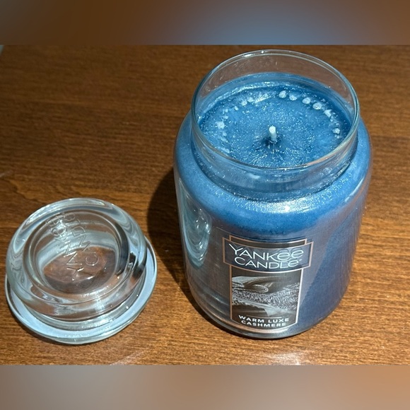 ✨New✨ Yankee Candle: Warm Luxe Cashmere- 22 oz Large Jar Candle - Picture 5 of 6